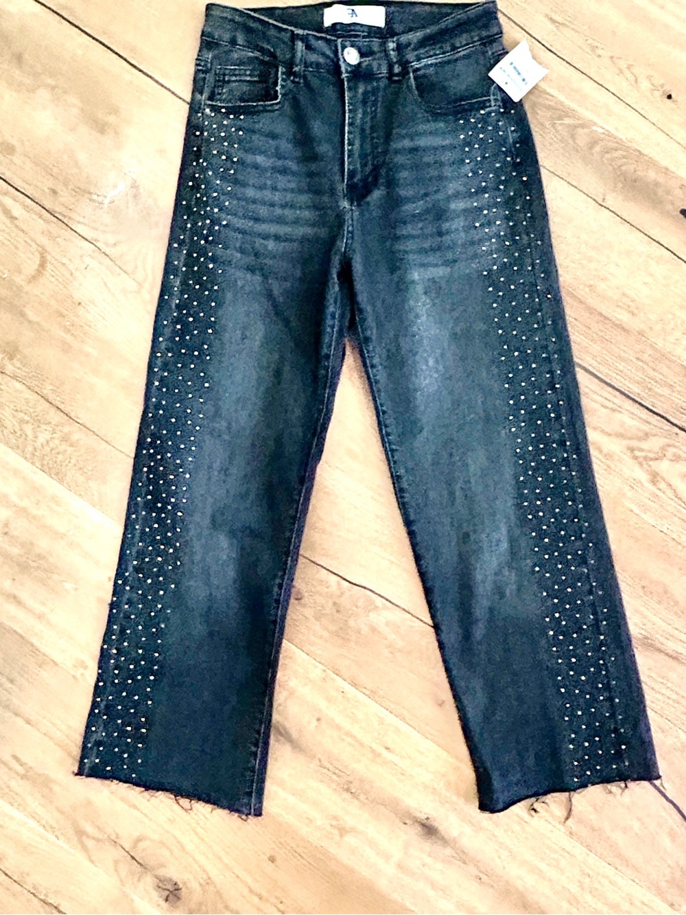 🤩NWT🤩 Flying Monkey Black Stud-Trim Cropped Jeans